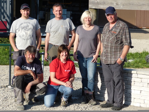 José Parisod, Corinne et Jean-François Rouge, Jean-Daniel Burnier et sa femme Nathalie et Régis Freiburghaus, partenaires du nouveau site d’exposition de Swissclôture Léman à Forel (Lavaux)